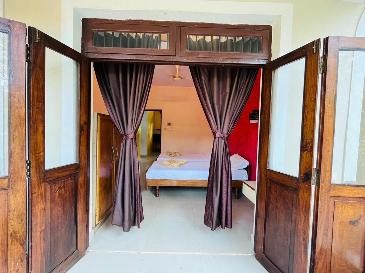 Naga Cottages Morjim Extérieur photo