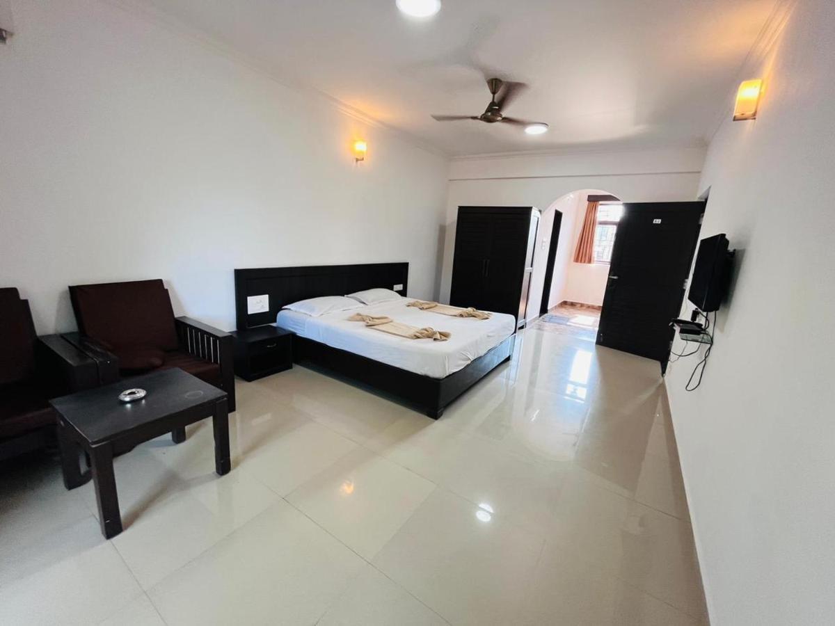 Naga Cottages Morjim Extérieur photo