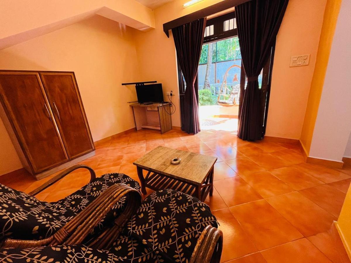 Naga Cottages Morjim Extérieur photo