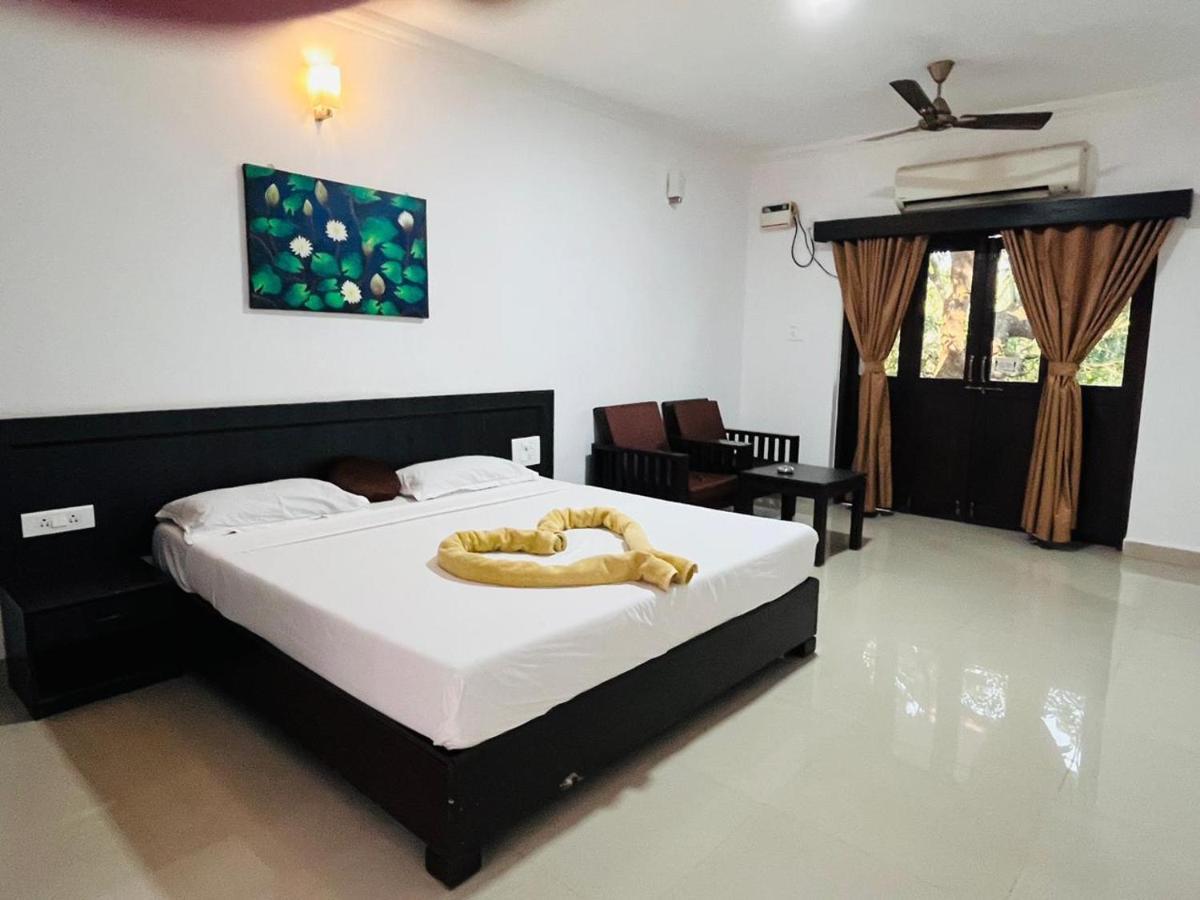 Naga Cottages Morjim Extérieur photo