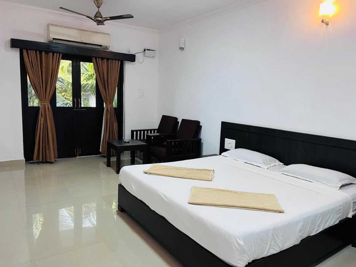 Naga Cottages Morjim Extérieur photo